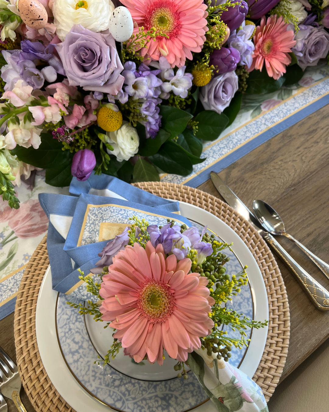 Floral tablescape with pink gerbera daisies, lavender roses, and soft pastels – Los Angeles event florist